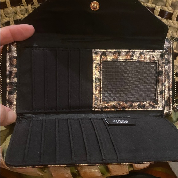 TAHARI Cheetah Print Zip Around Wallet with Credit Card Holder - Black/Gold - Picture 8 of 10